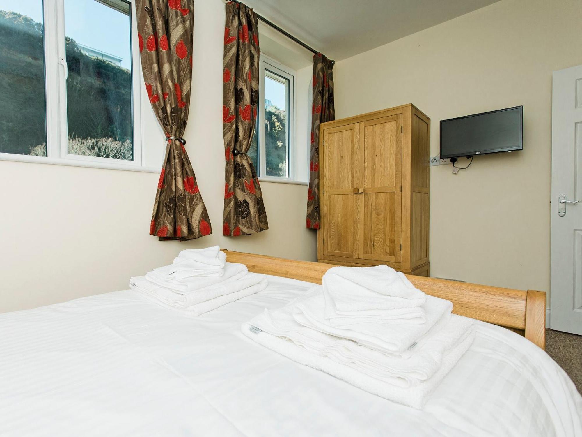 Sunny Beach Apartments 섕클린 외부 사진