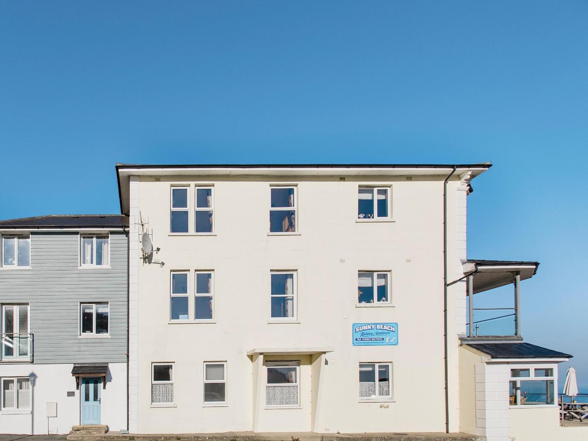 Sunny Beach Apartments 섕클린 외부 사진