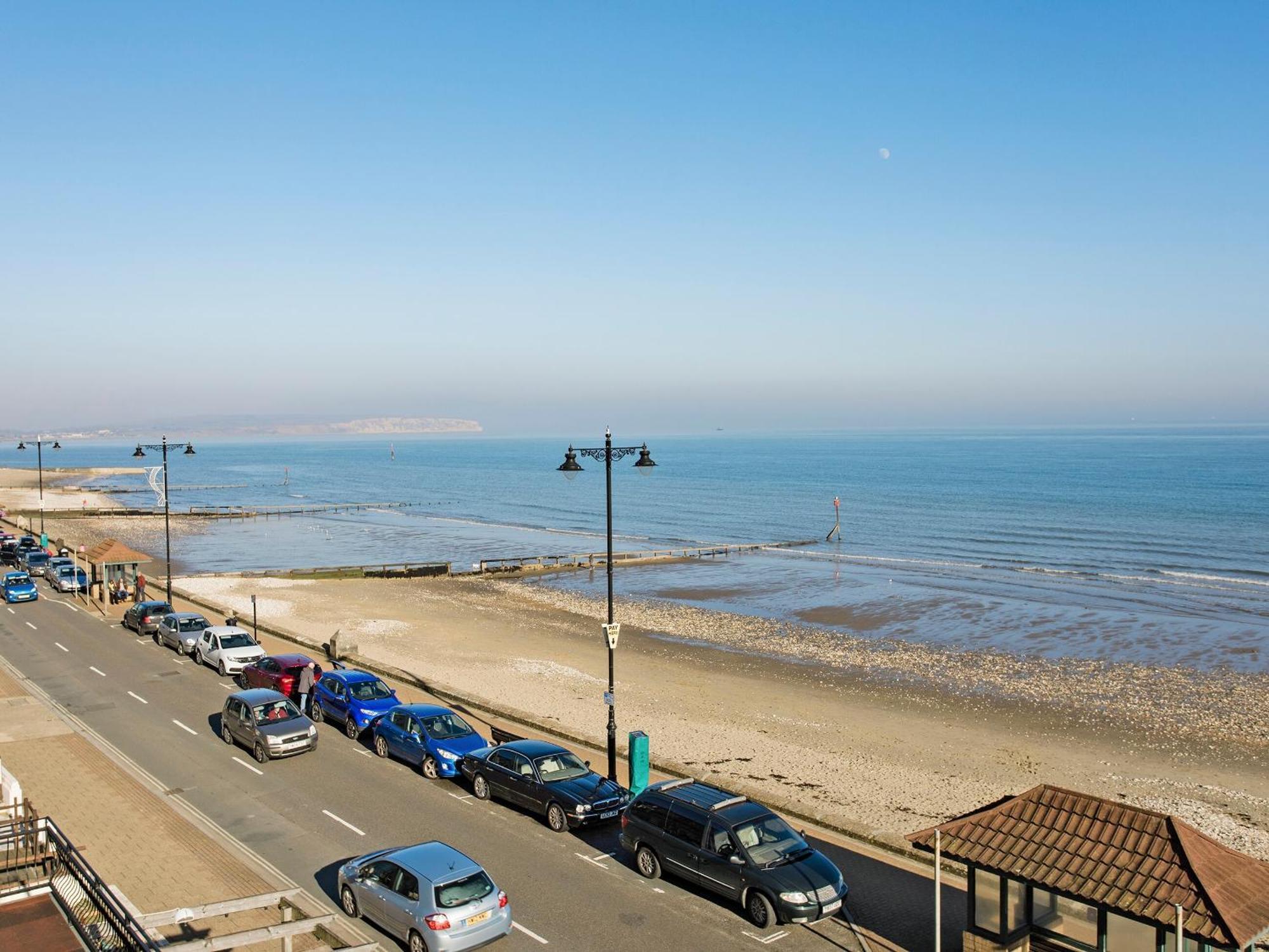 Sunny Beach Apartments 섕클린 외부 사진