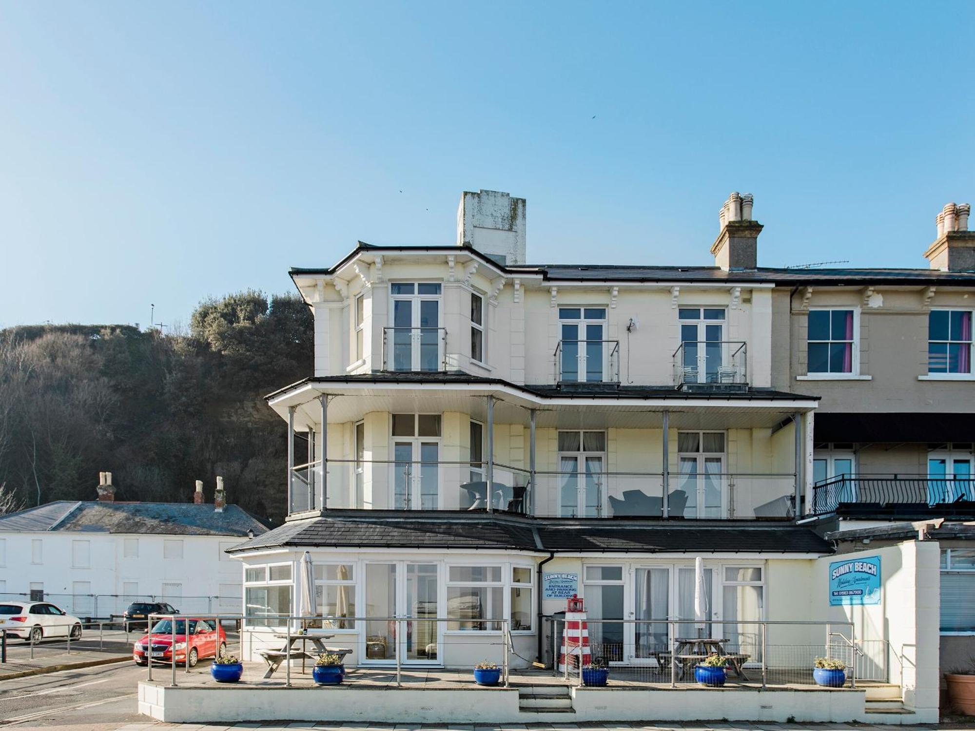 Sunny Beach Apartments 섕클린 외부 사진